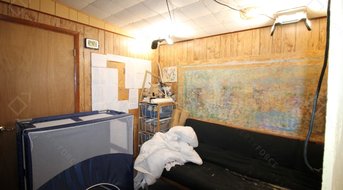 658 NE 10th St Crystal River, FL 34428- (57)