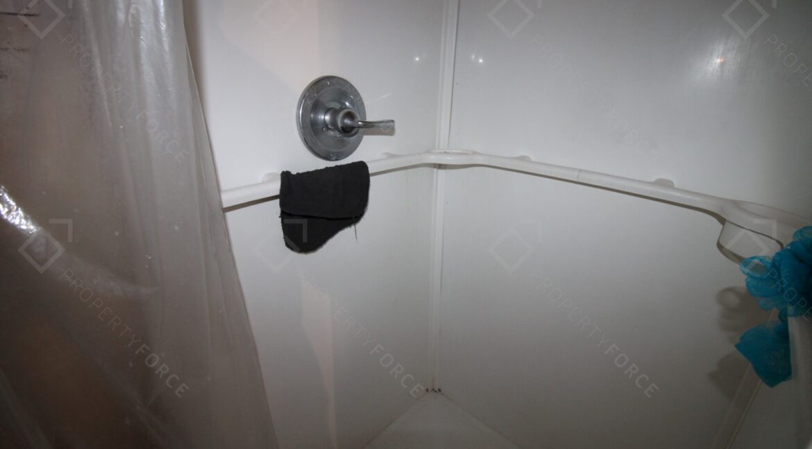 658 NE 10th St Crystal River, FL 34428- (62)