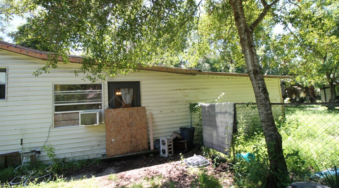 658 NE 10th St Crystal River, FL 34428- (7)