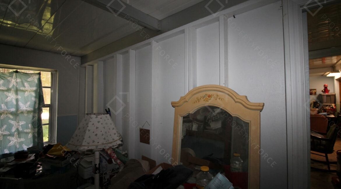 658 NE 10th St Crystal River, FL 34428- (72)