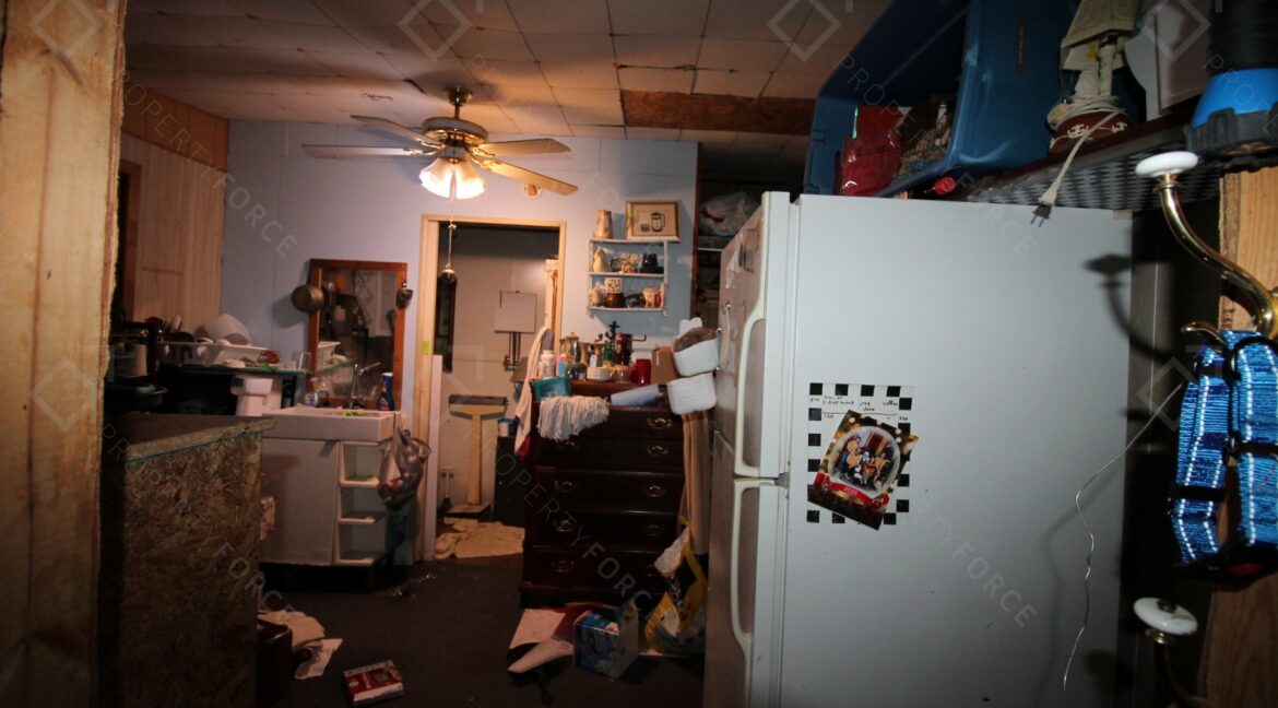 658 NE 10th St Crystal River, FL 34428- (73)