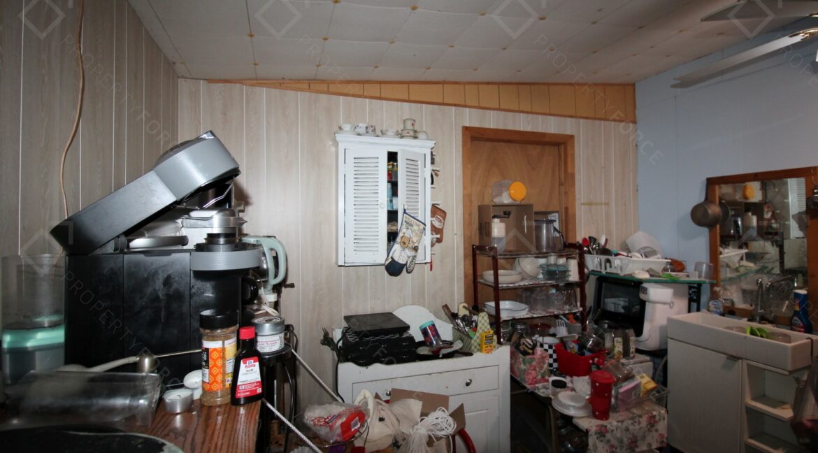 658 NE 10th St Crystal River, FL 34428- (74)