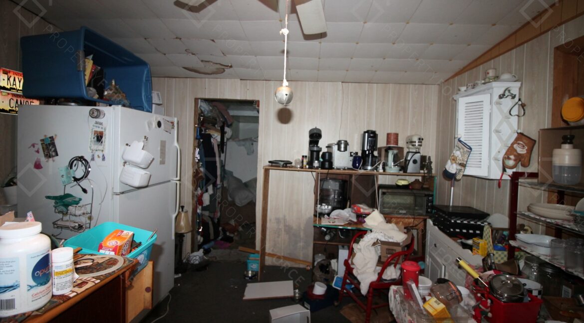 658 NE 10th St Crystal River, FL 34428- (84)