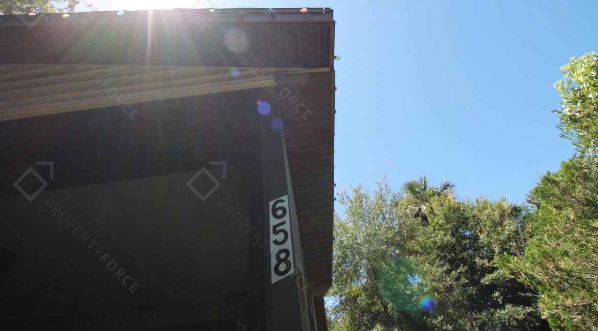 658 NE 10th St Crystal River, FL 34428- (9)