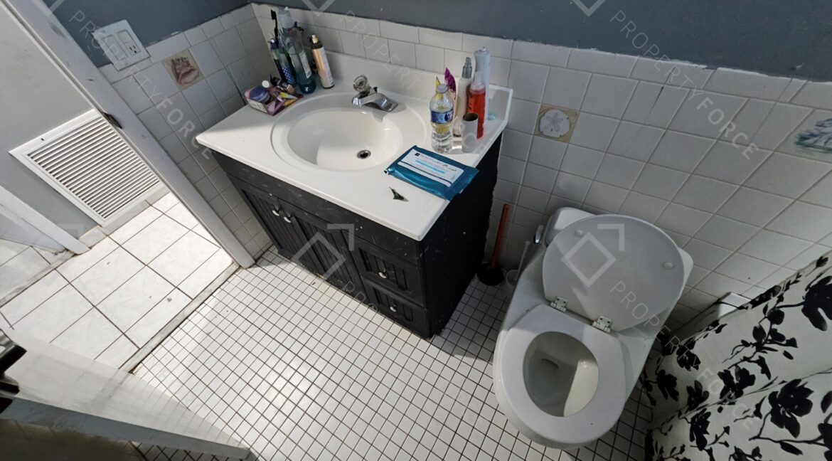 126 SW Lakehurst Dr, Port Saint Lucie, FL 34983 (33)