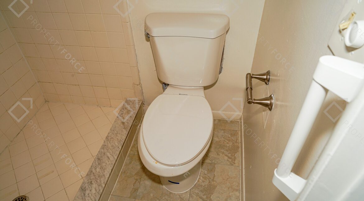 22333 Edgewater Dr #E3 Punta Gorda, FL 33980 (74)