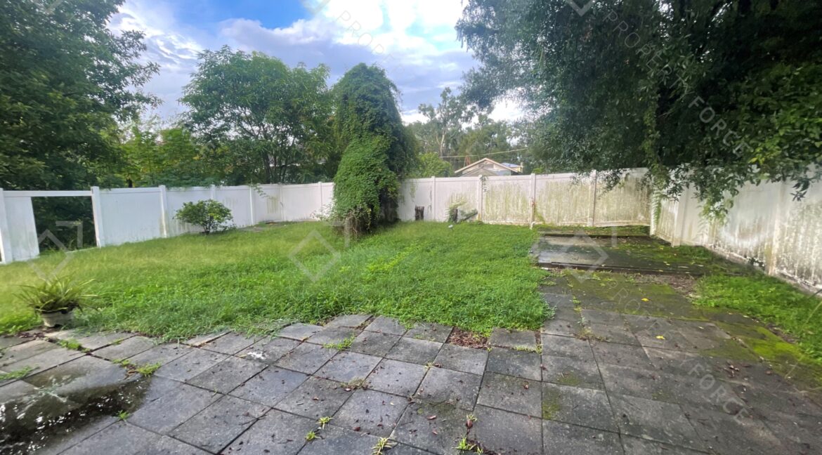 8711 N Dexter Ave, Tampa, FL 33604 (30)