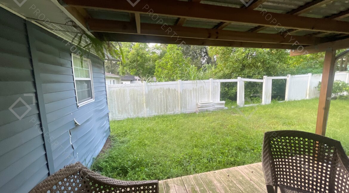 8711 N Dexter Ave, Tampa, FL 33604 (38)