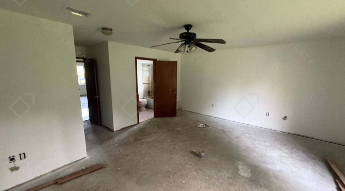 20805 SE 162nd Ave Hawthorne, FL 32640 (54)