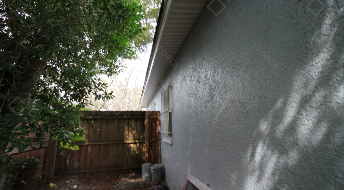 9315 N 16th St, Tampa, FL 33612 (27)