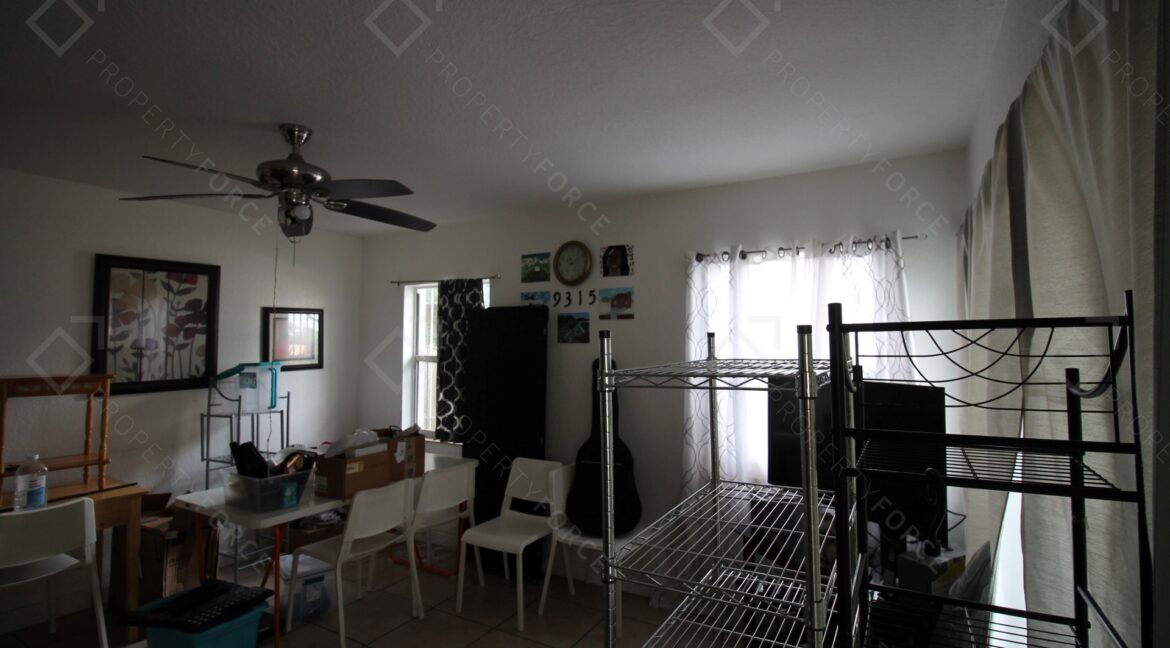 9315 N 16th St, Tampa, FL 33612 (31)