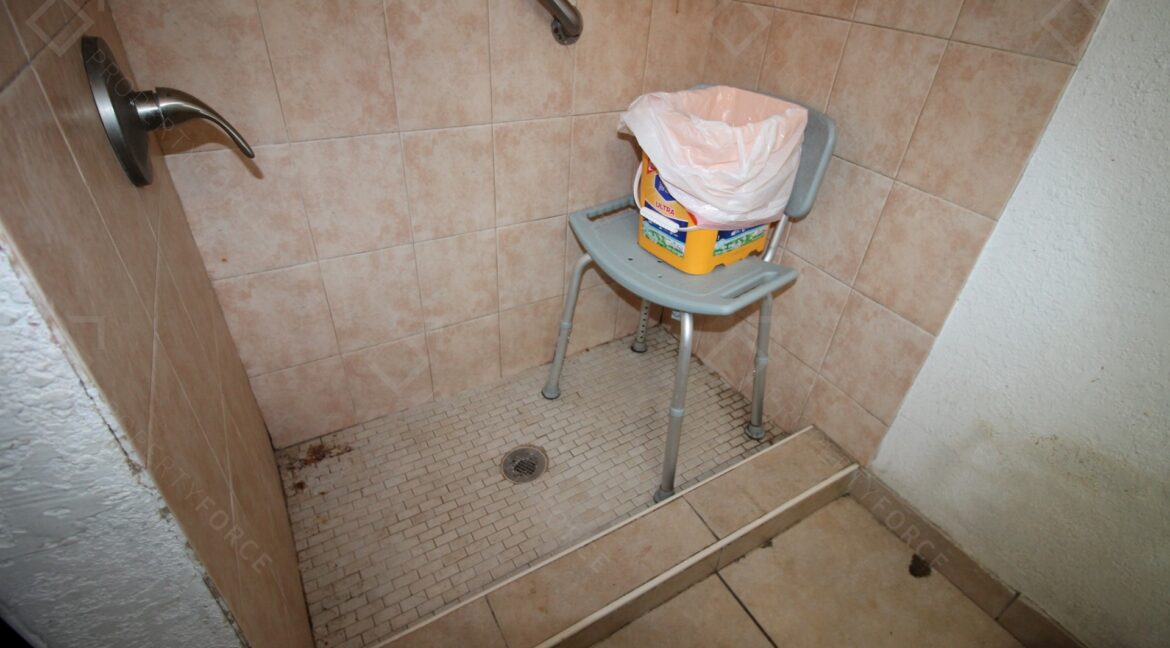 9315 N 16th St, Tampa, FL 33612 (47)