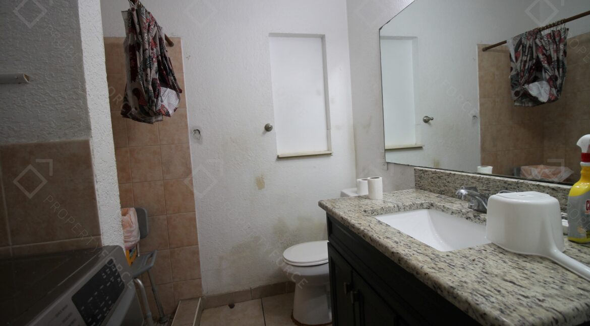 9315 N 16th St, Tampa, FL 33612 (51)