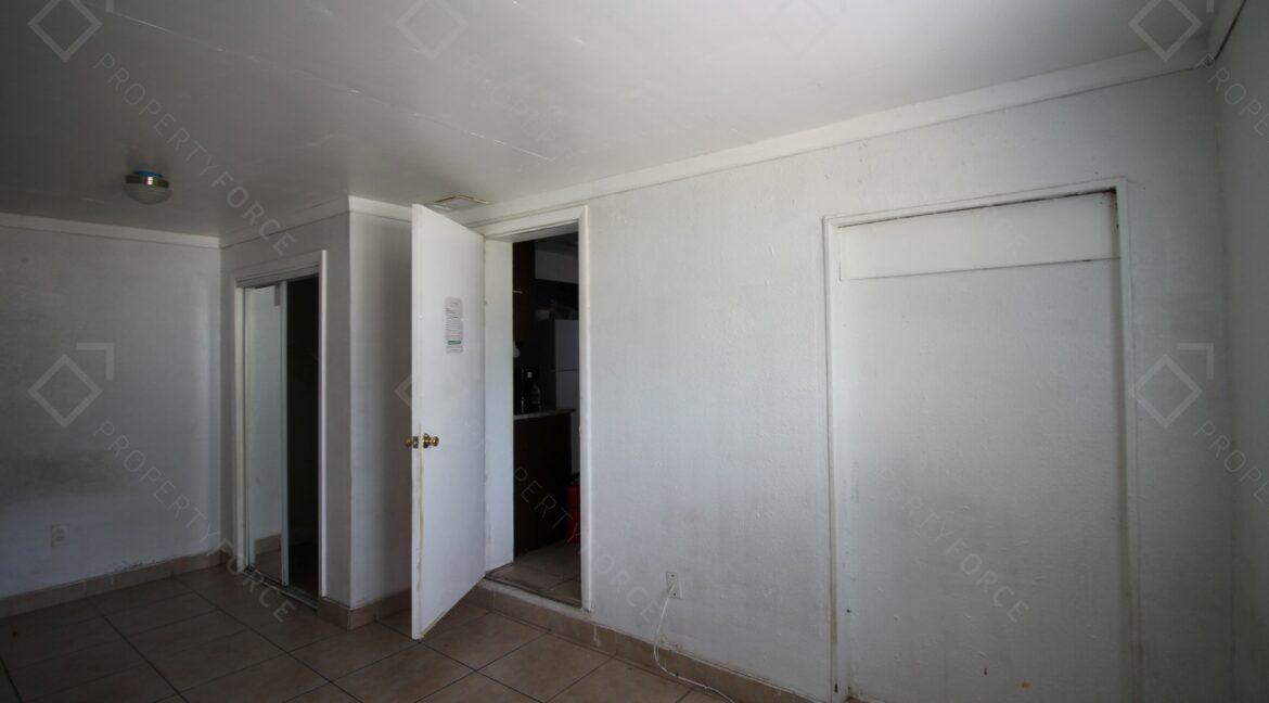 9315 N 16th St, Tampa, FL 33612 (52)