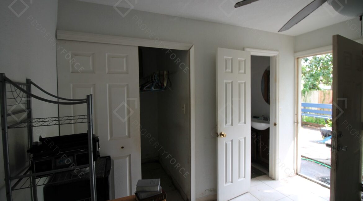 9315 N 16th St, Tampa, FL 33612 (57)