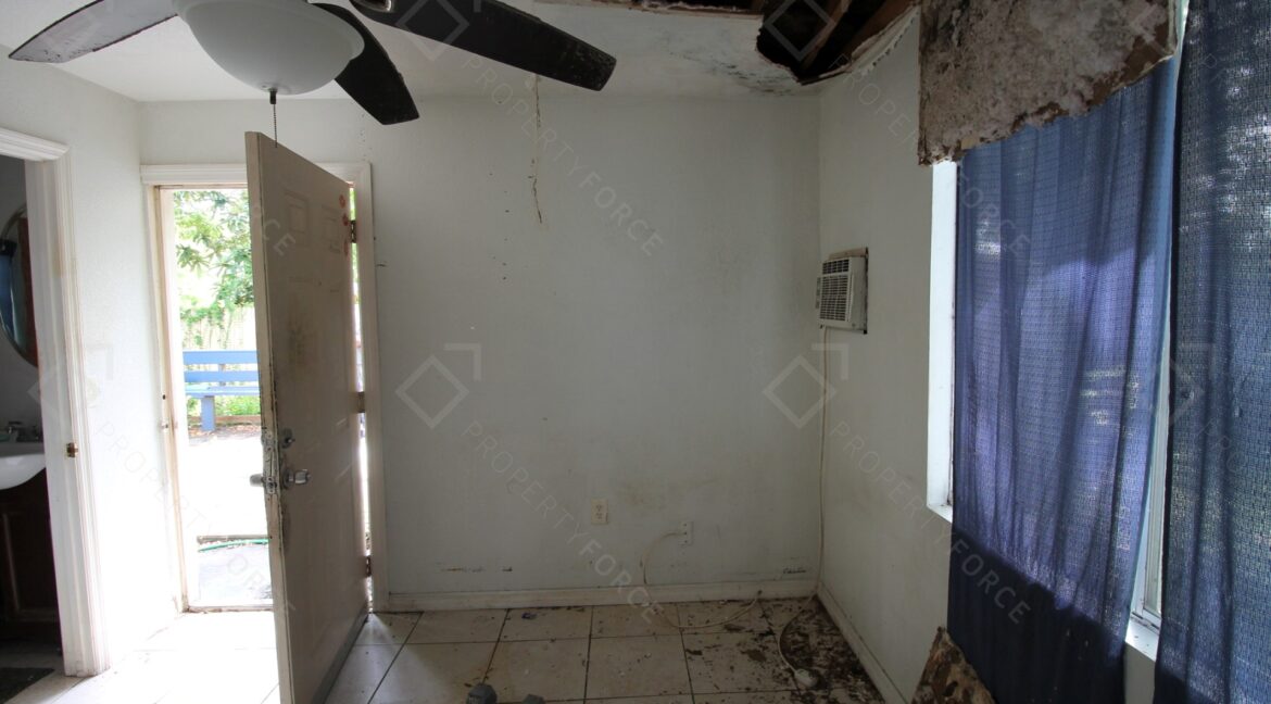 9315 N 16th St, Tampa, FL 33612 (58)