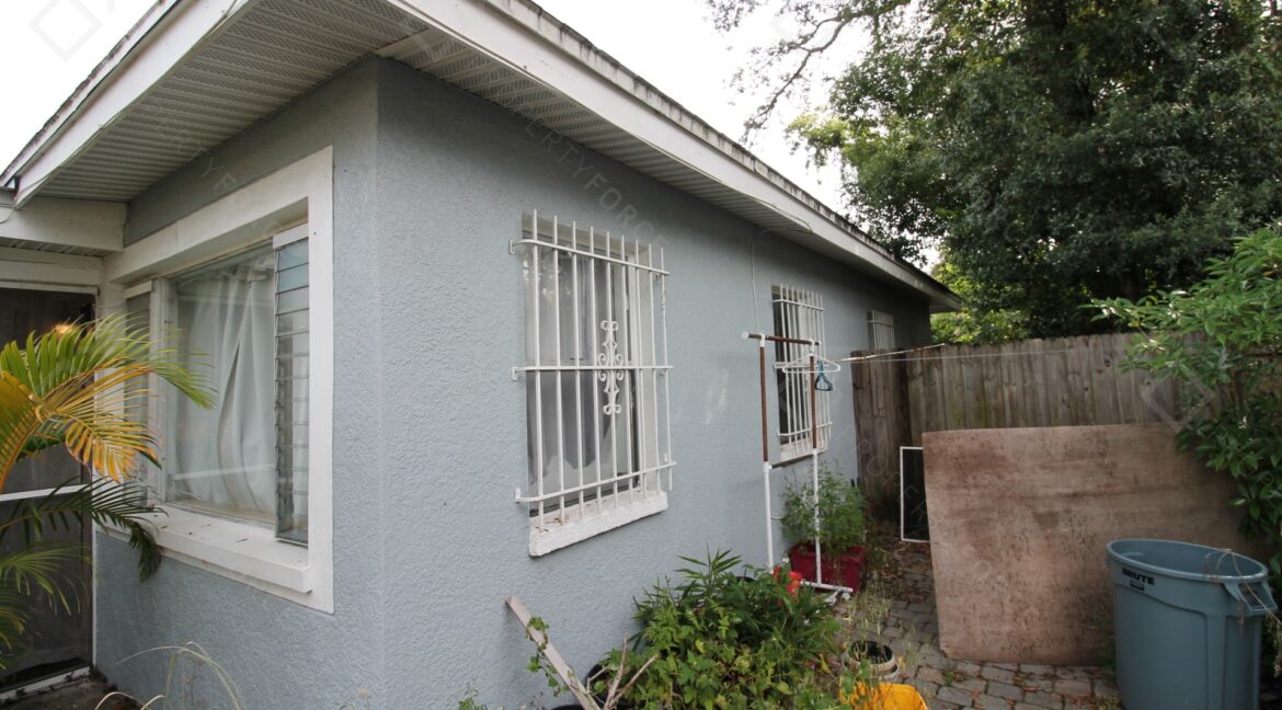 9315 N 16th St, Tampa, FL 33612 (6)