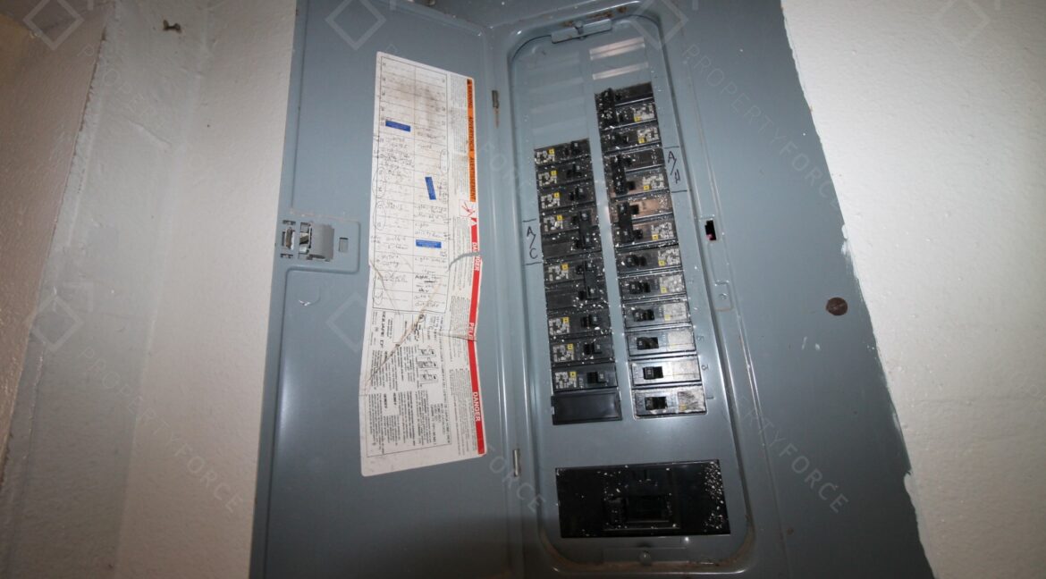 9315 N 16th St, Tampa, FL 33612 (61)