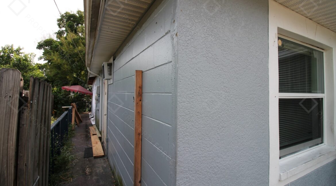 9315 N 16th St, Tampa, FL 33612 (7)