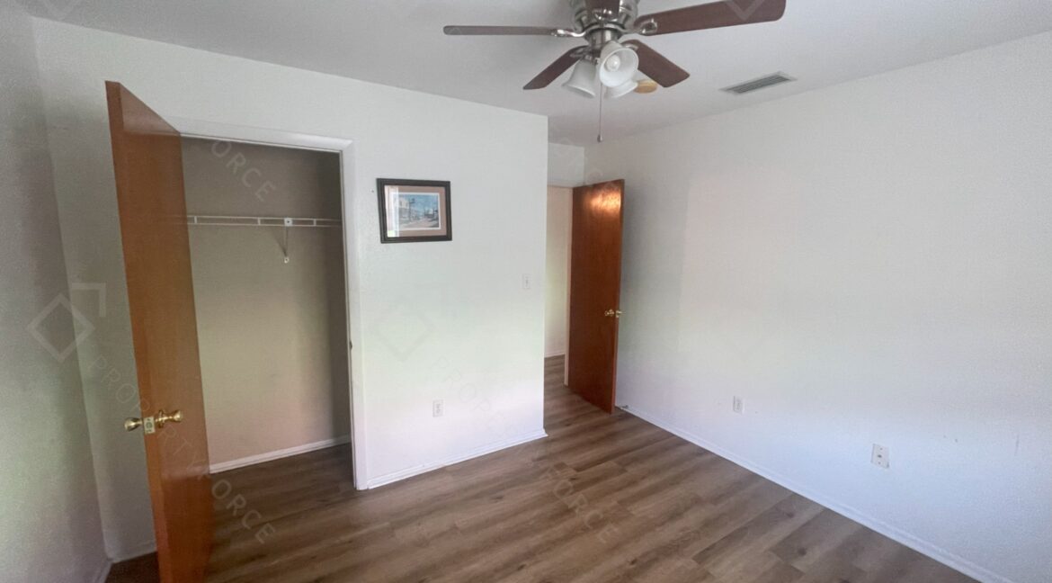 522 E Morgan St Tarpon Springs, FL 34689 (105)