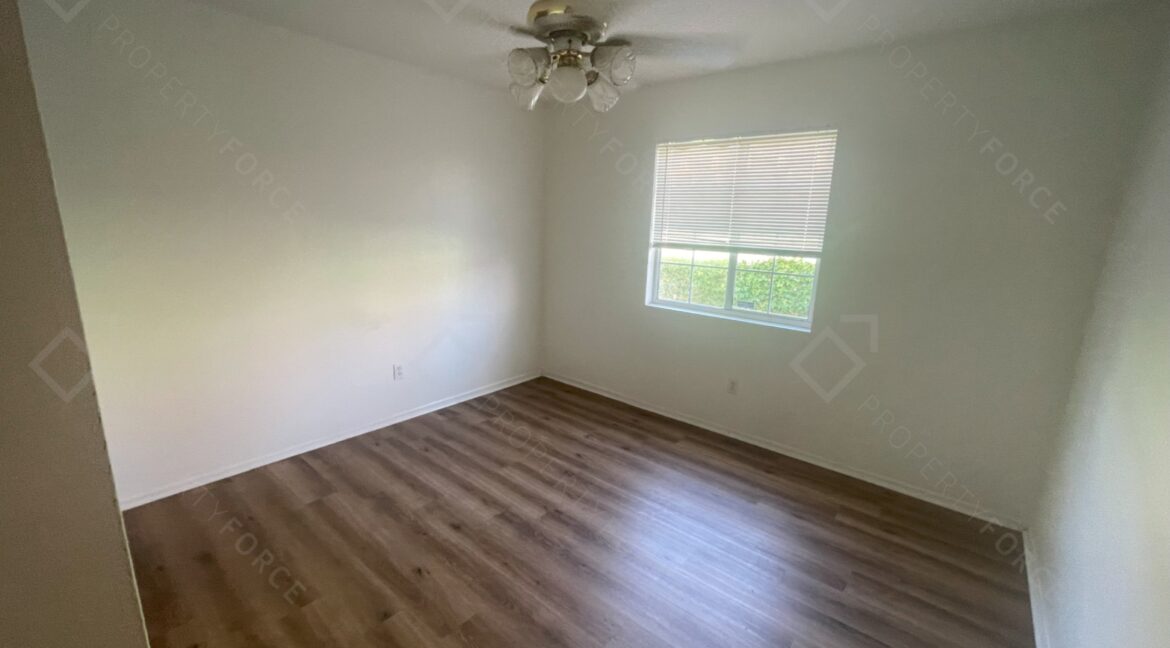 522 E Morgan St Tarpon Springs, FL 34689 (112)