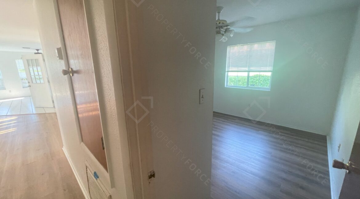 522 E Morgan St Tarpon Springs, FL 34689 (113)