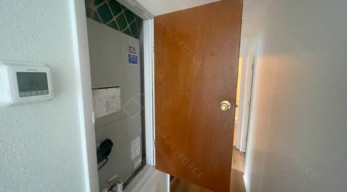 522 E Morgan St Tarpon Springs, FL 34689 (118)