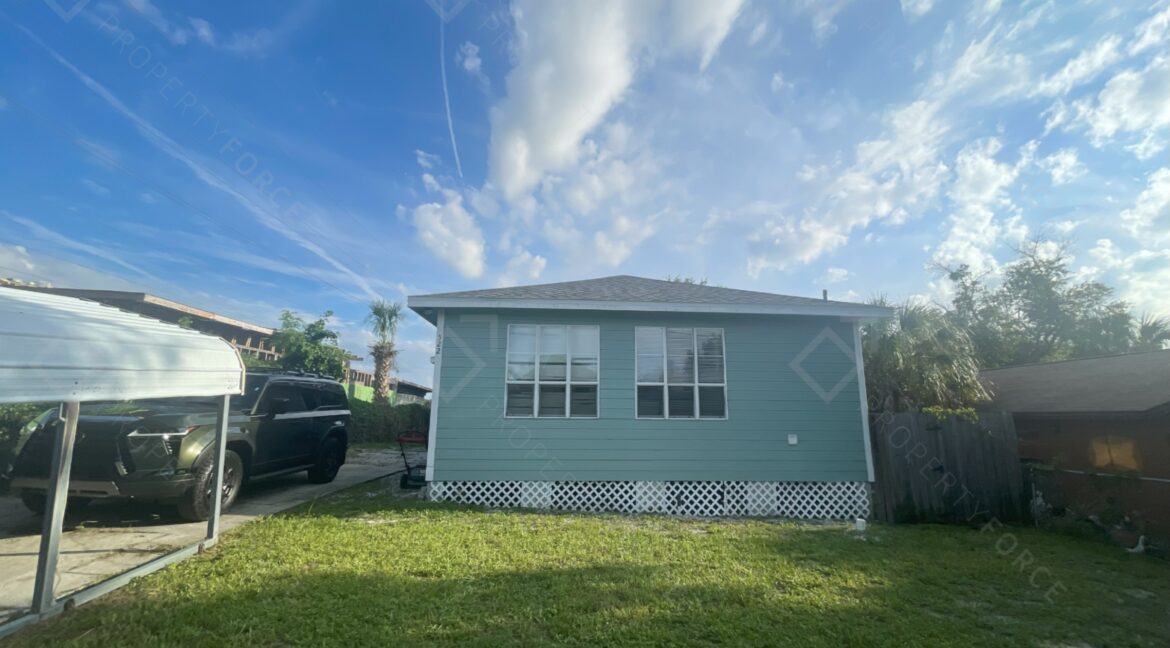 522 E Morgan St Tarpon Springs, FL 34689 (13)