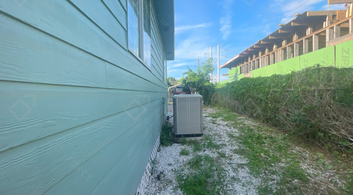 522 E Morgan St Tarpon Springs, FL 34689 (15)