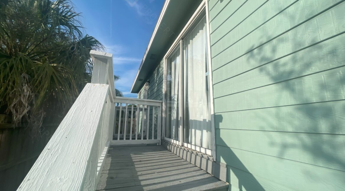 522 E Morgan St Tarpon Springs, FL 34689 (18)