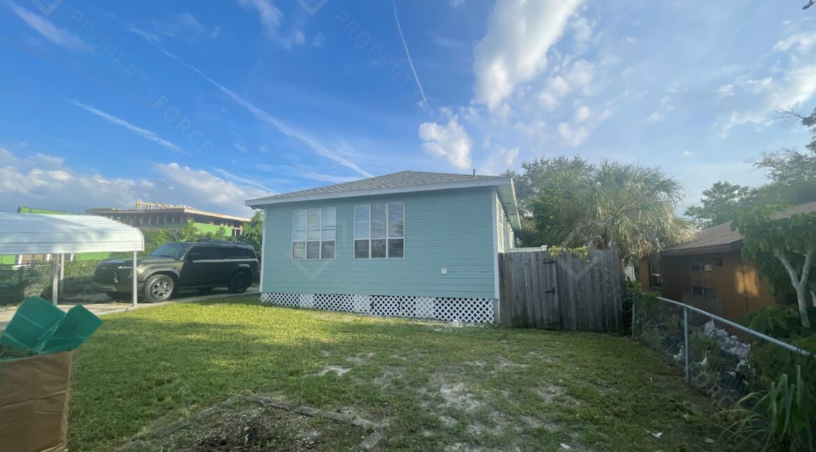 522 E Morgan St Tarpon Springs, FL 34689 (4)