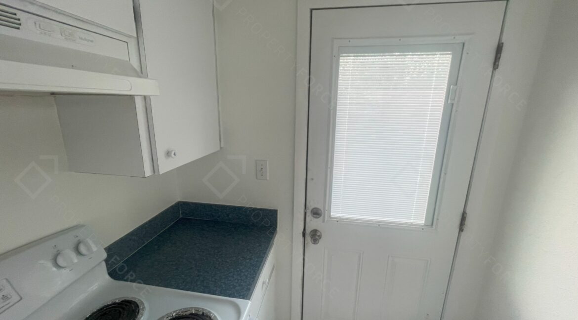 522 E Morgan St Tarpon Springs, FL 34689 (50)