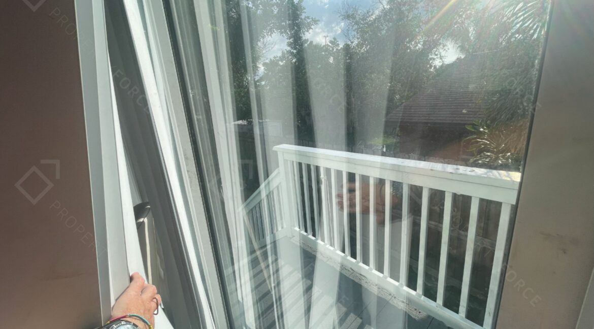 522 E Morgan St Tarpon Springs, FL 34689 (66)