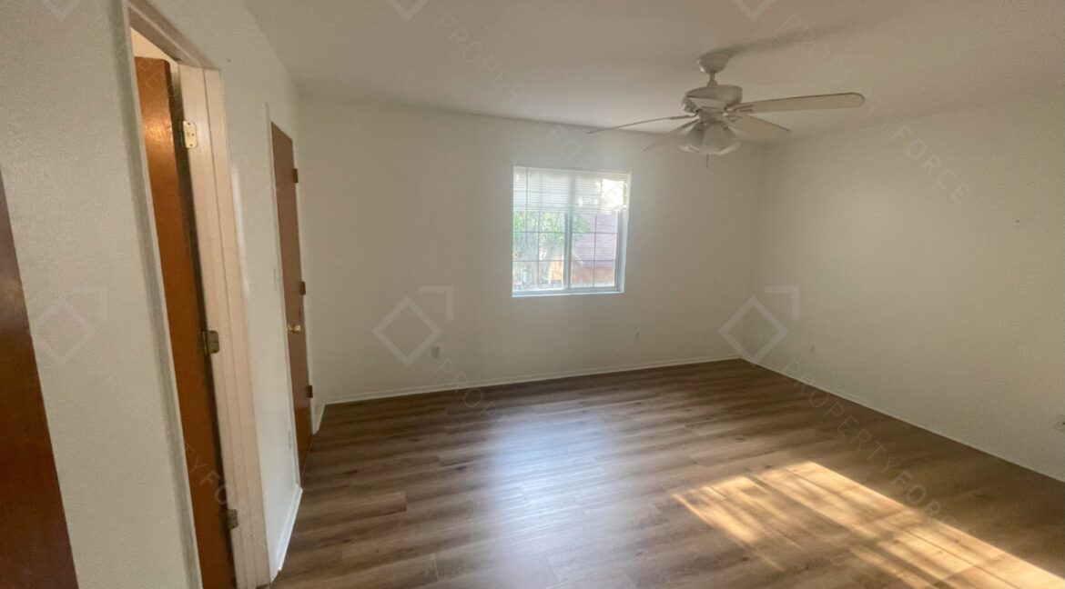 522 E Morgan St Tarpon Springs, FL 34689 (92)