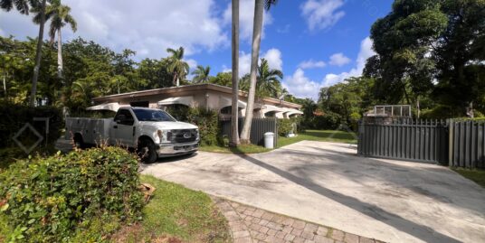 205 NE 123rd St, North Miami, FL 33161