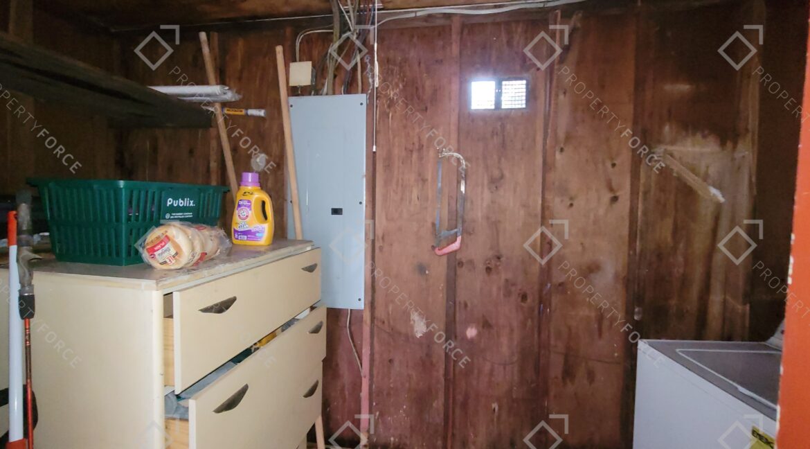 5370 Longmeadow Ln Atlanta, GA 30349 (51)