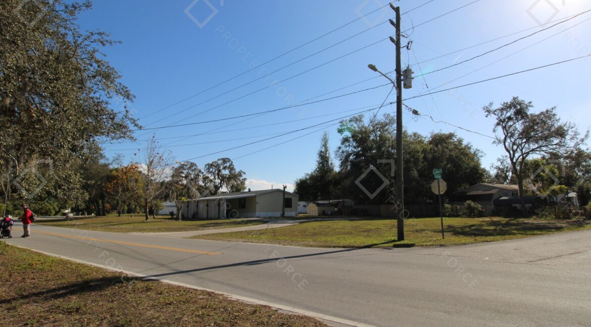 9260 Lake Dr, New Port Richey, FL 34654 (22)