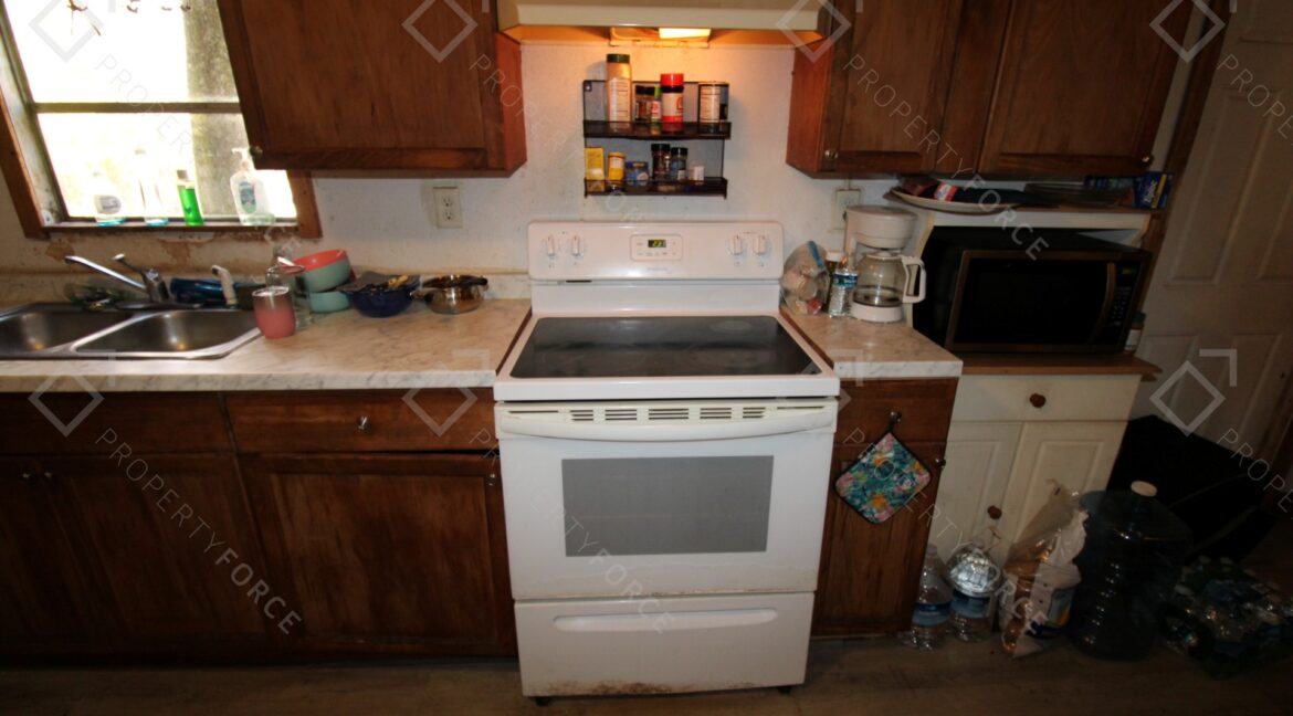 9260 Lake Dr, New Port Richey, FL 34654 (36)