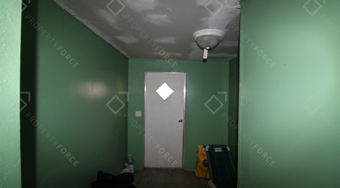 9260 Lake Dr, New Port Richey, FL 34654 (40)