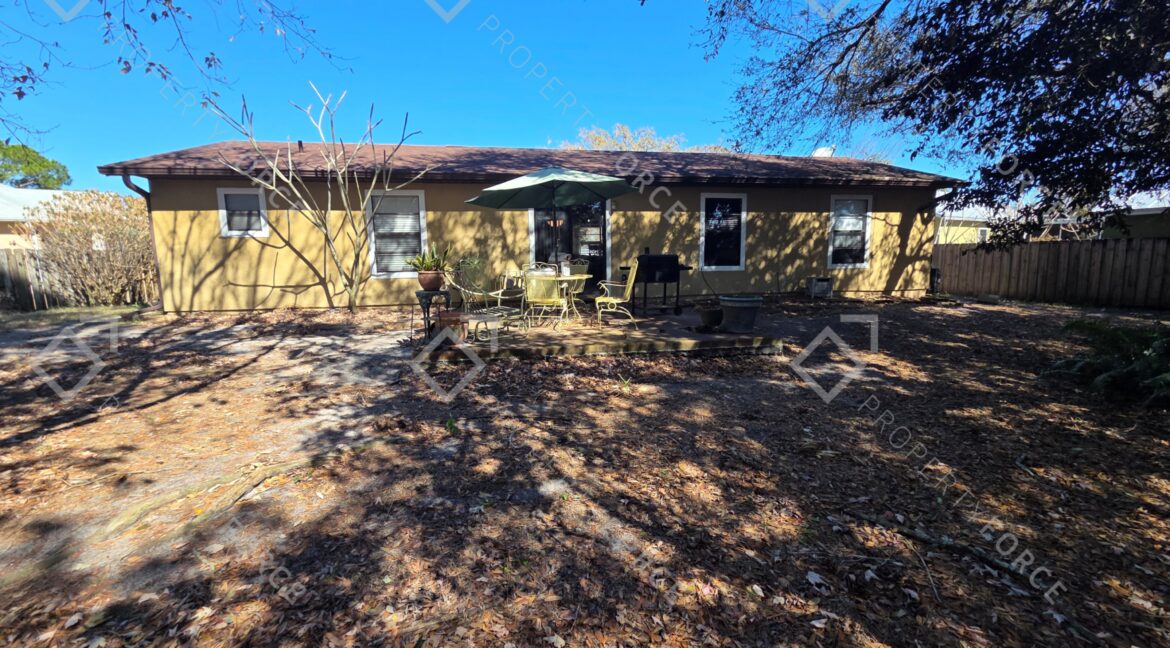 1582 Giles St Nw, Palm Bay, FL 32907 (24)