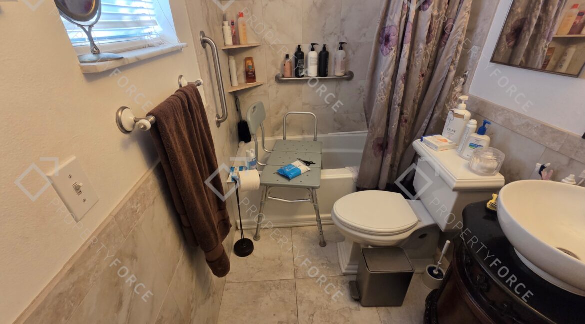 1582 Giles St Nw, Palm Bay, FL 32907 (42)