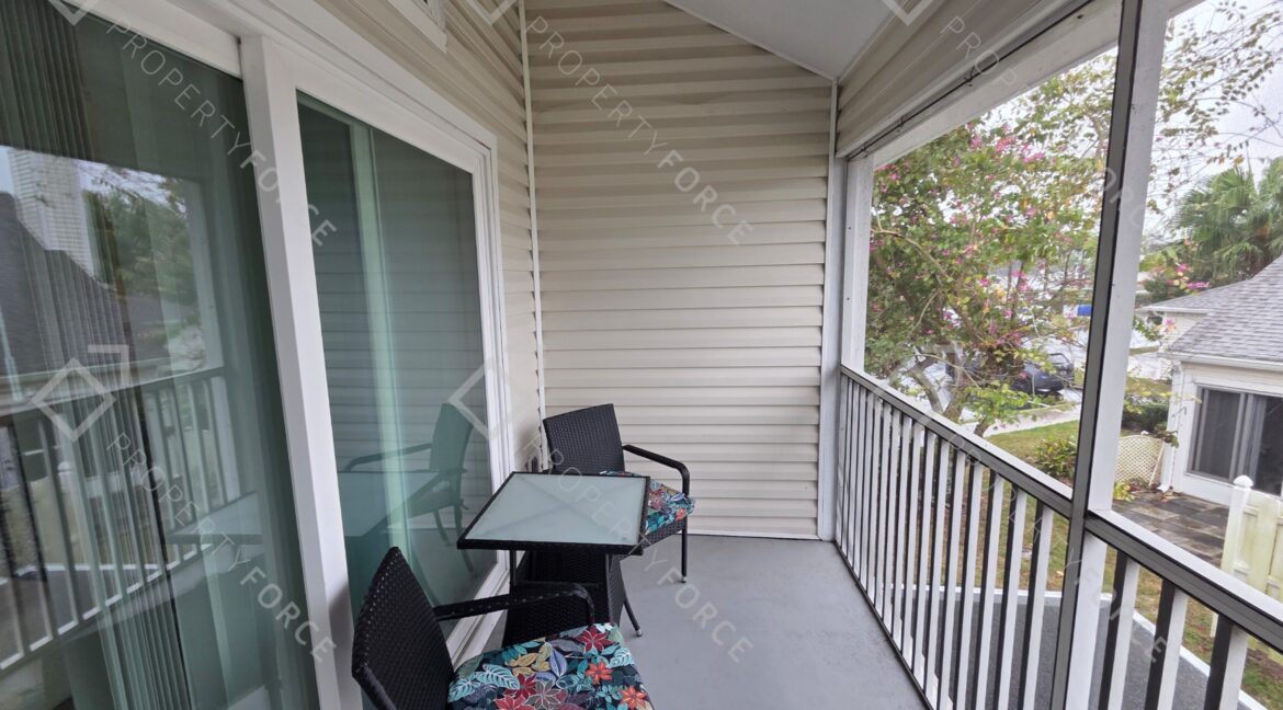 1960 Westminster Cir #2 Vero Beach, FL 32966 (34)