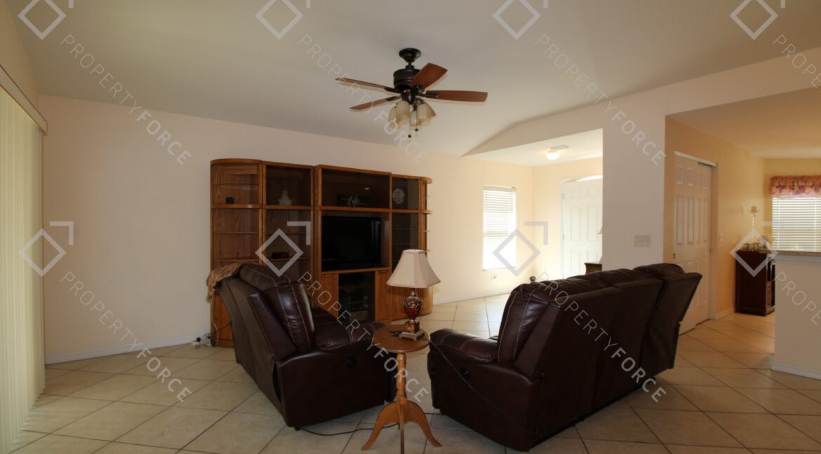 Living room 3