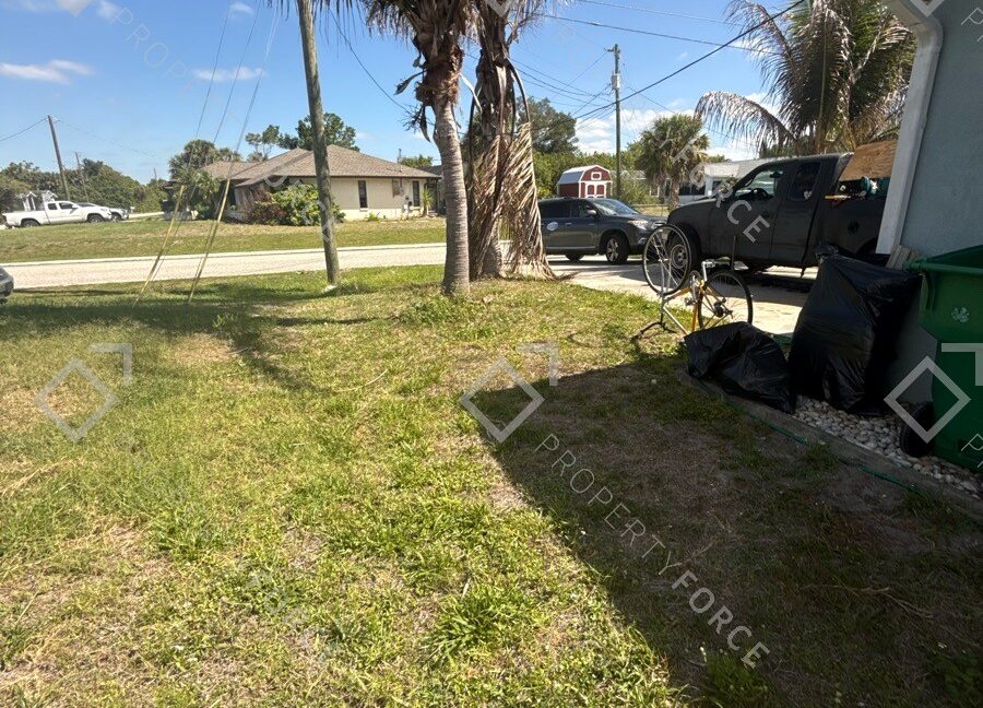 Is_the_landscaping_maintained20