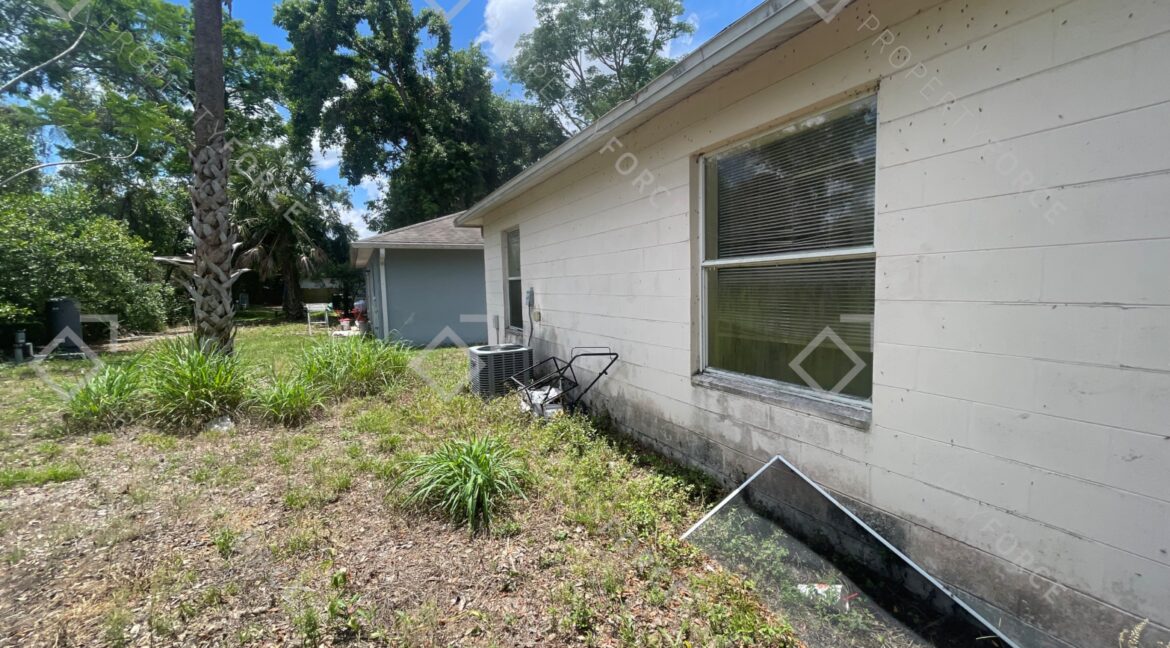 3811 N 57th St, Tampa, FL 33619 (11)