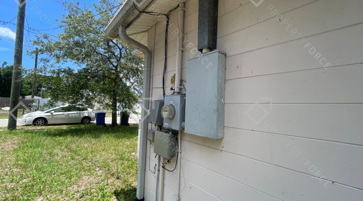 3811 N 57th St, Tampa, FL 33619 (24)