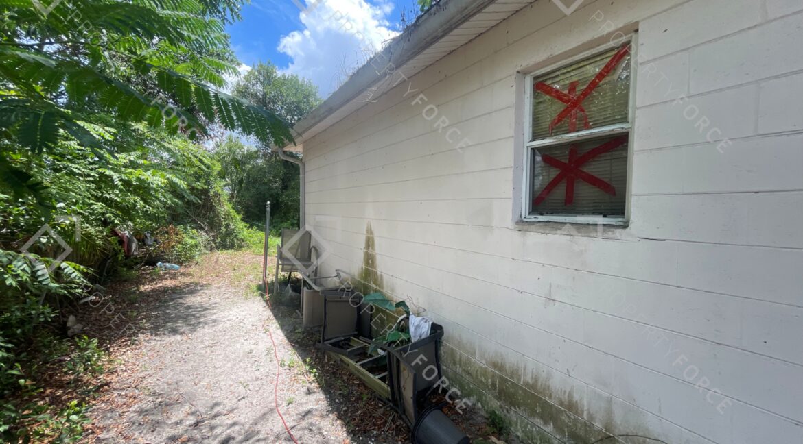 3811 N 57th St, Tampa, FL 33619 (9)