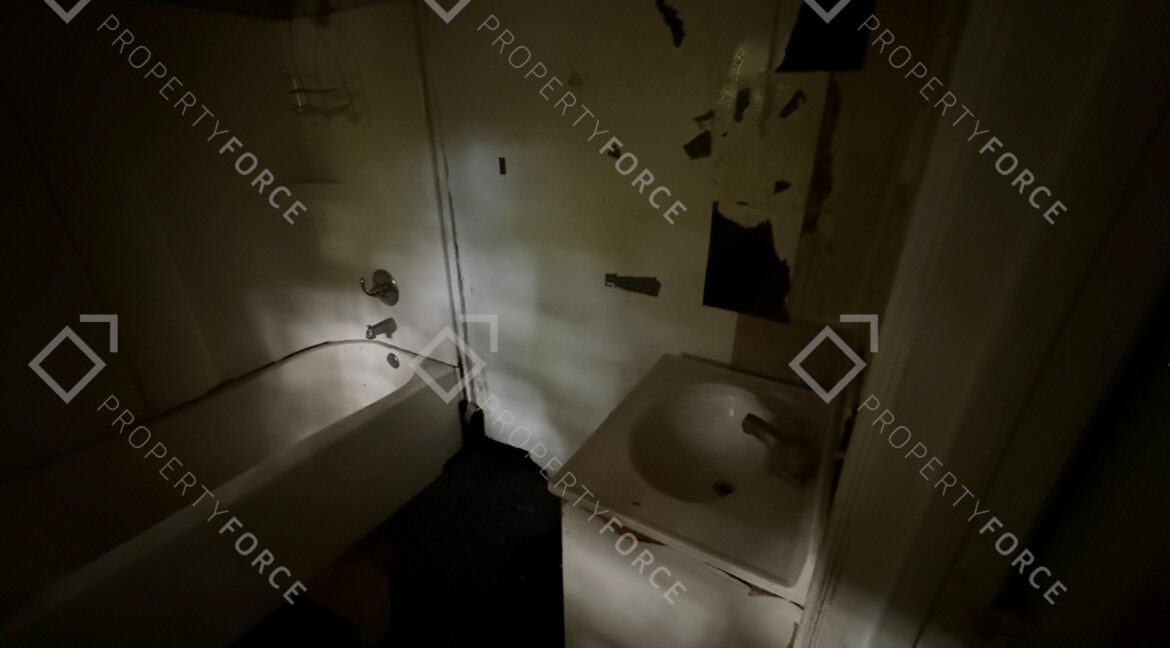 1005 SW 2nd St Ocala, FL 34471 (53)