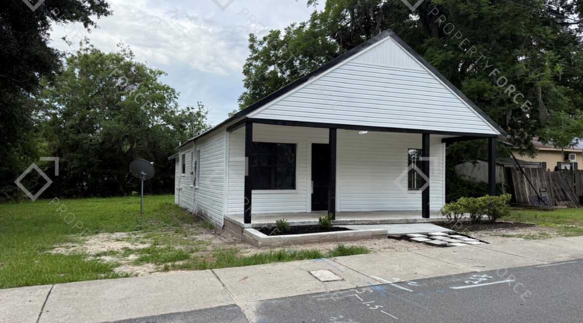1005 SW 2nd St Ocala, FL 34471 (60)