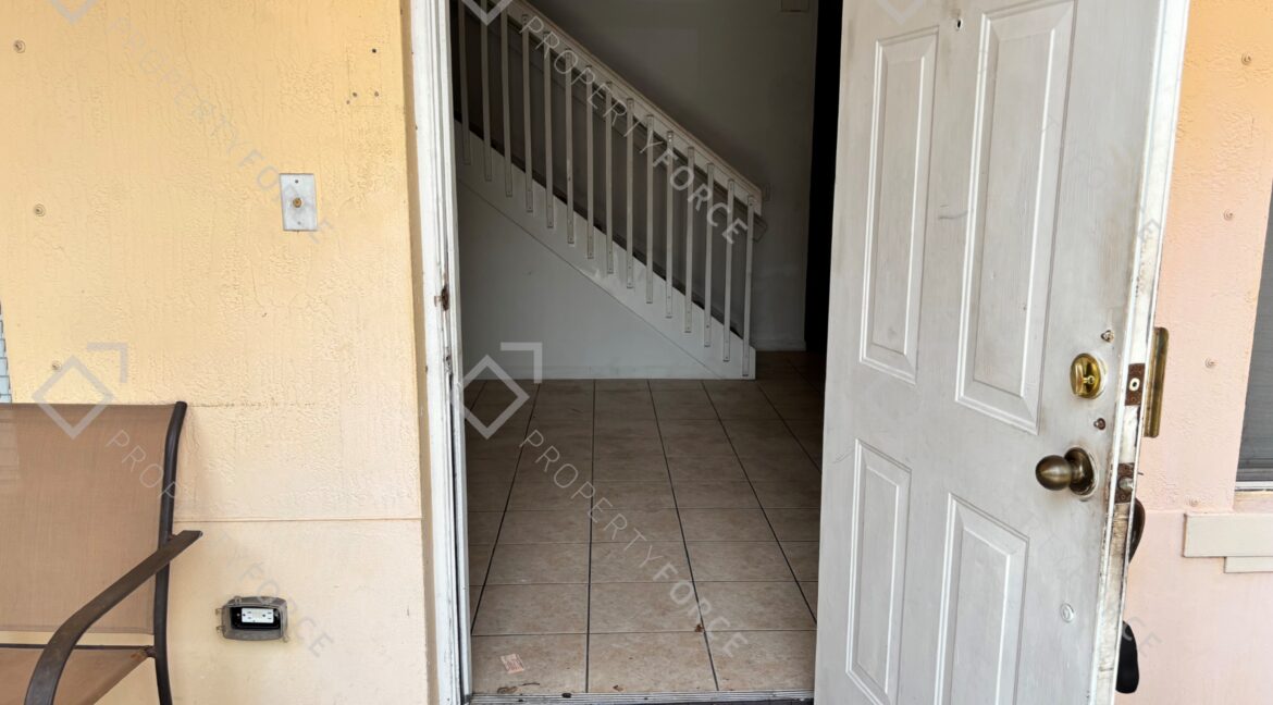 102 S Santa Catalina Cir North Lauderdale, FL 33068 (10)